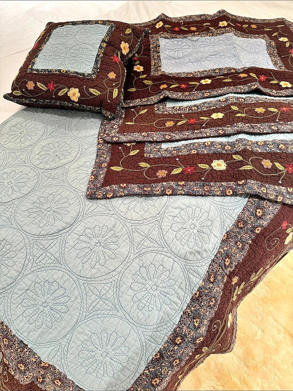 Nostalgia Lindsay Quilted Queen Bed Set - Bedspread, Shams and Throw Pillow - Br